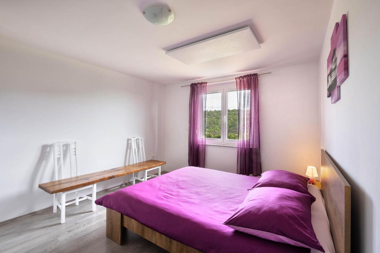 Touristfarm - Apartments "Red Fairytale" Marezige Exterior foto