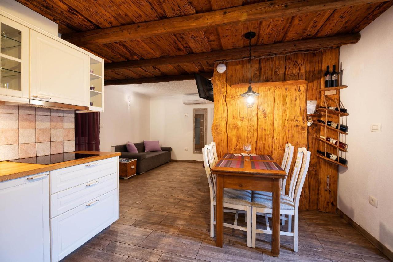 Touristfarm - Apartments "Red Fairytale" Marezige Exterior foto