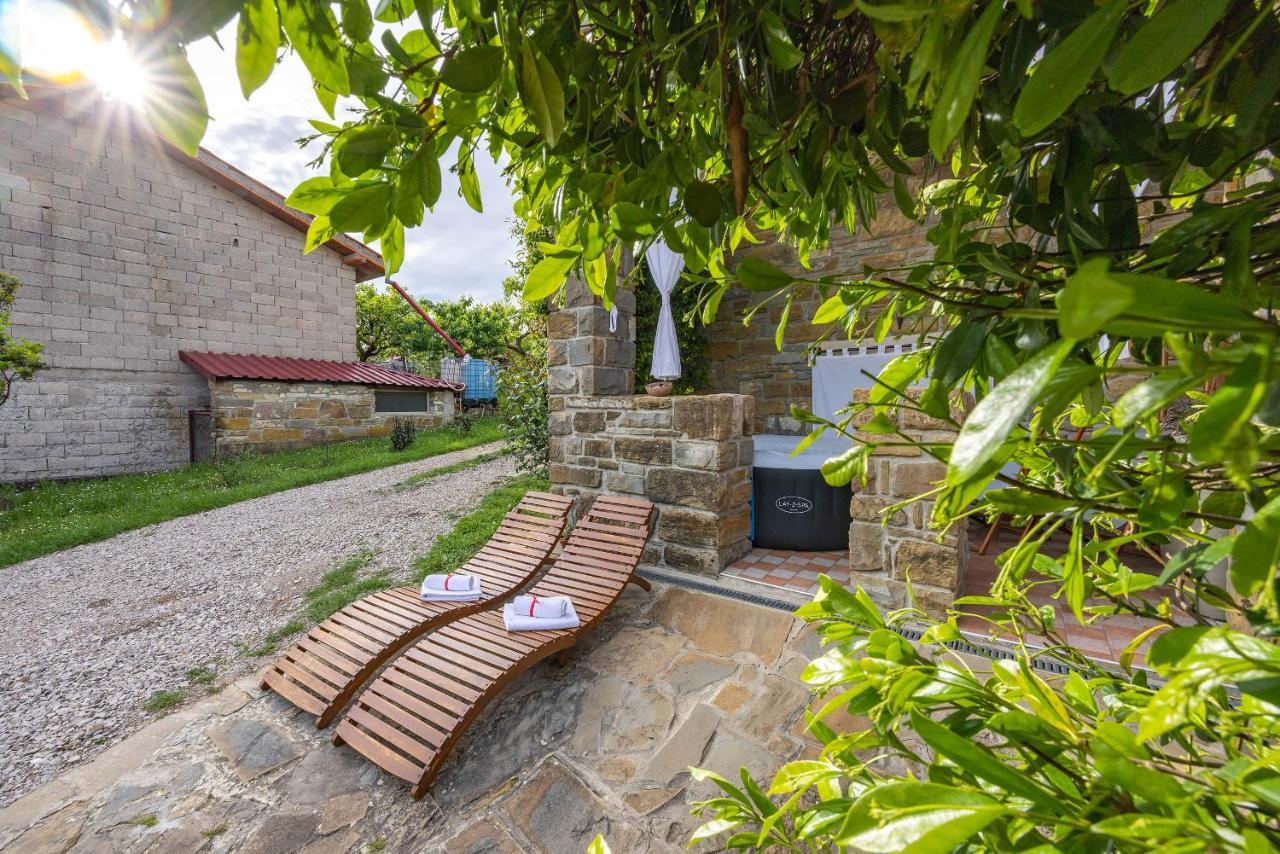 Touristfarm - Apartments "Red Fairytale" Marezige Exterior foto