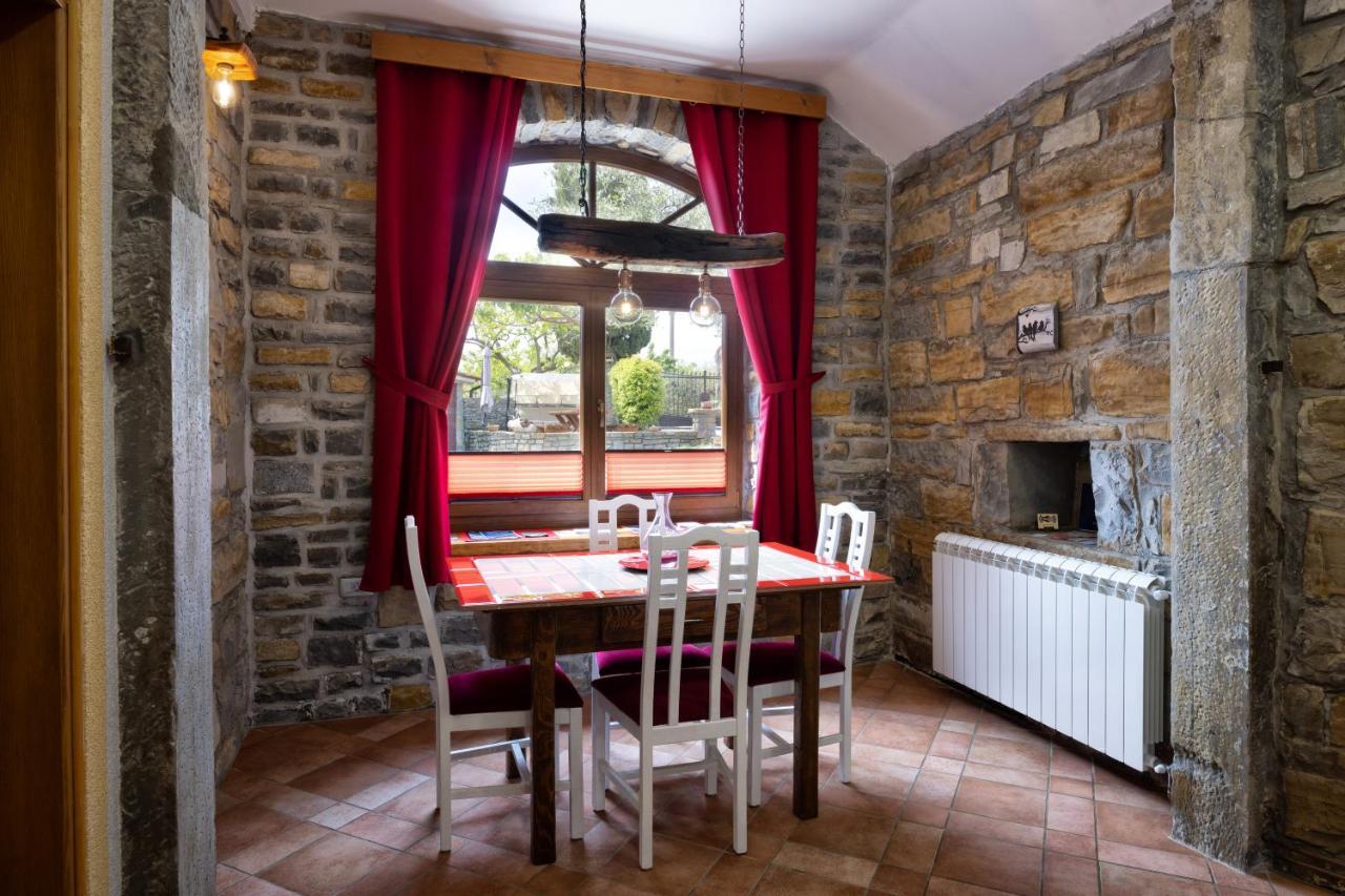 Touristfarm - Apartments "Red Fairytale" Marezige Exterior foto
