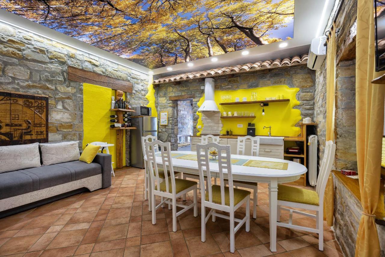 Touristfarm - Apartments "Red Fairytale" Marezige Habitación foto