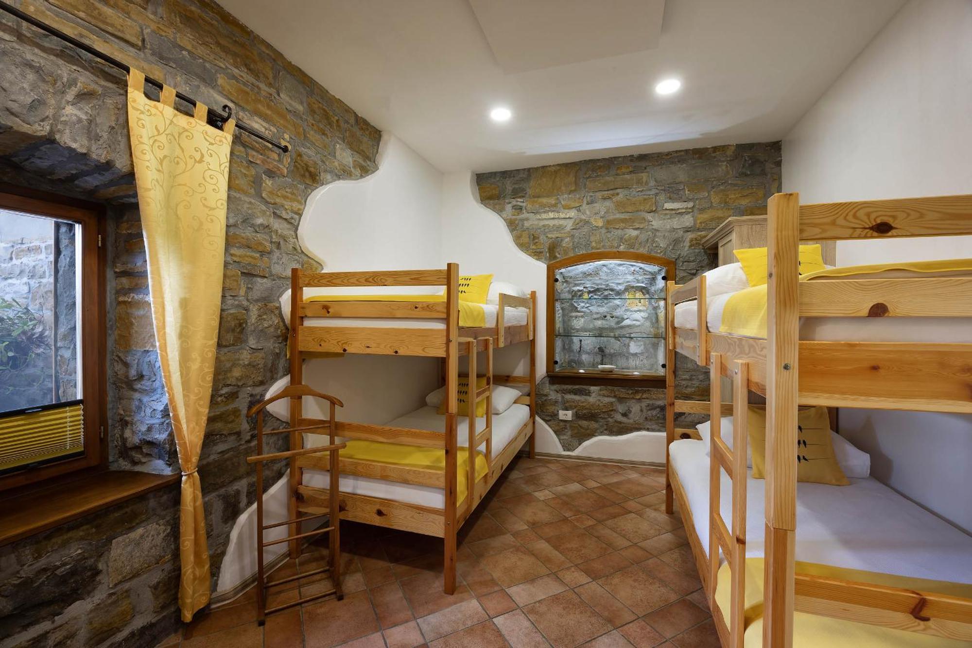 Touristfarm - Apartments "Red Fairytale" Marezige Habitación foto
